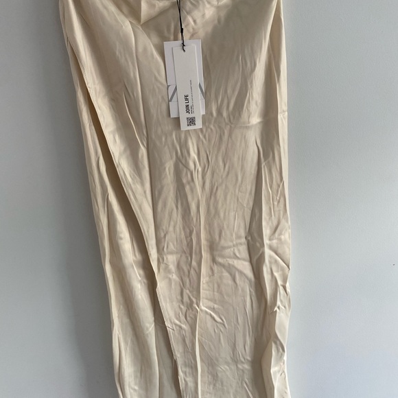 (NEW) Zara Satin Effect Midi Skirt - L - Picture 2 of 3